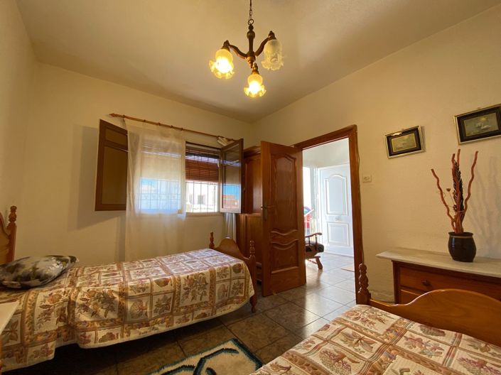 Image No.14-3 Bed House for sale