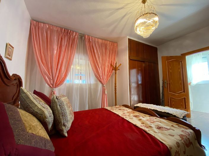 Image No.19-3 Bed House for sale