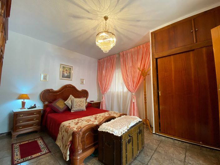 Image No.21-3 Bed House for sale