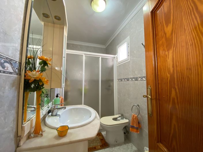 Image No.37-3 Bed House for sale