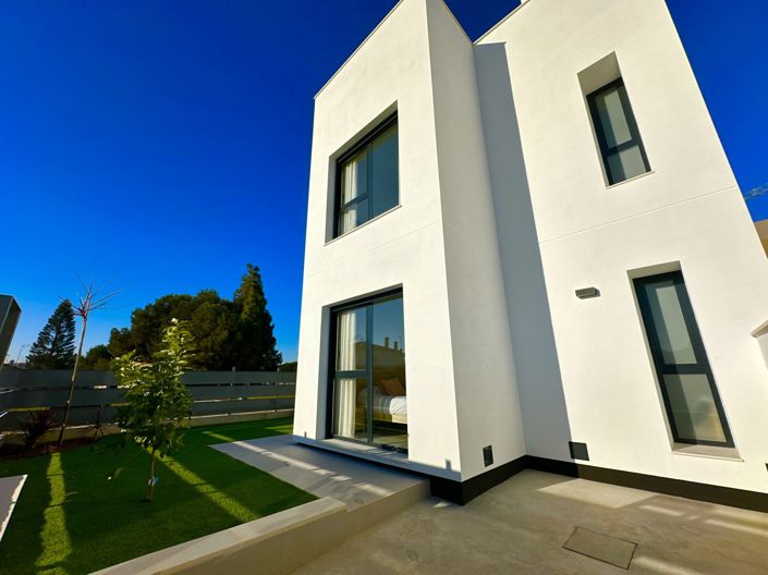 Image No.66-3 Bed Villa for sale