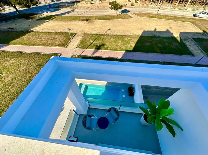 Image No.67-3 Bed Villa for sale