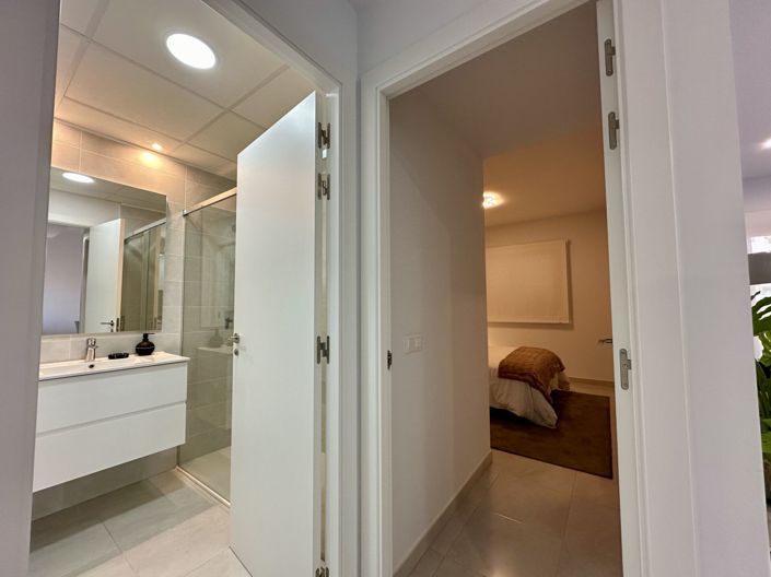 Image No.11-2 Bed Property for sale