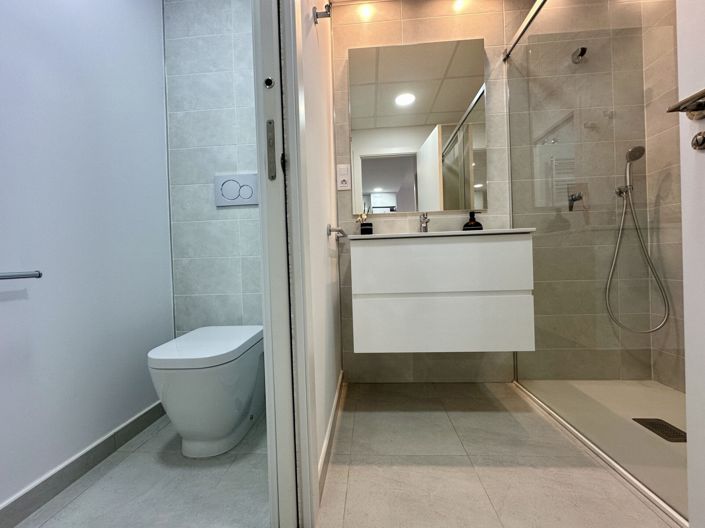 Image No.12-2 Bed Property for sale