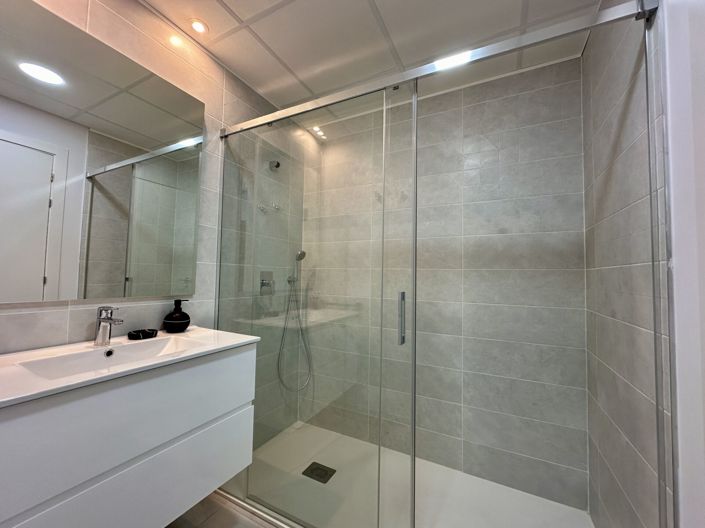 Image No.16-2 Bed Property for sale