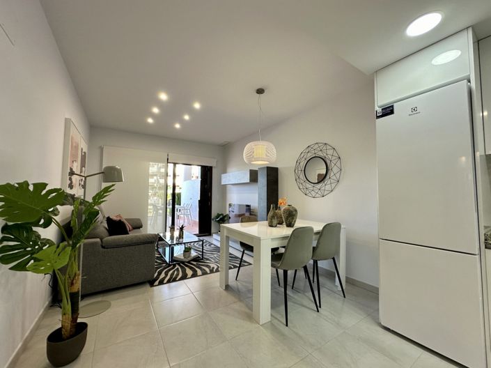 Image No.10-2 Bed Property for sale