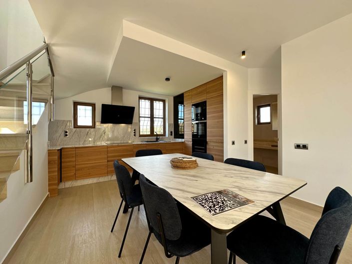 Image No.15-4 Bed Property for sale