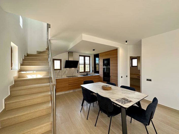 Image No.68-4 Bed Property for sale