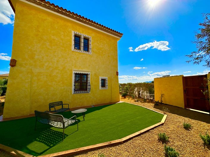 Image No.75-4 Bed Property for sale