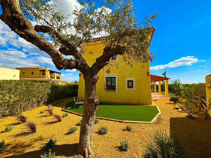 Image No.76-4 Bed Property for sale