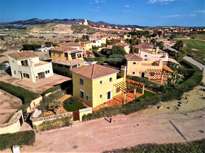 Image No.82-4 Bed Property for sale