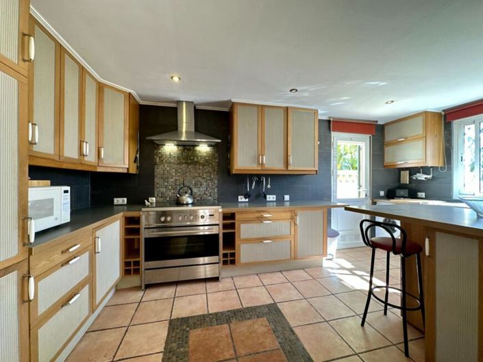 Image No.12-6 Bed Villa for sale