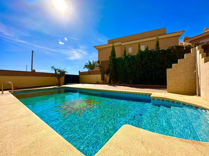 Image No.18-6 Bed Villa for sale