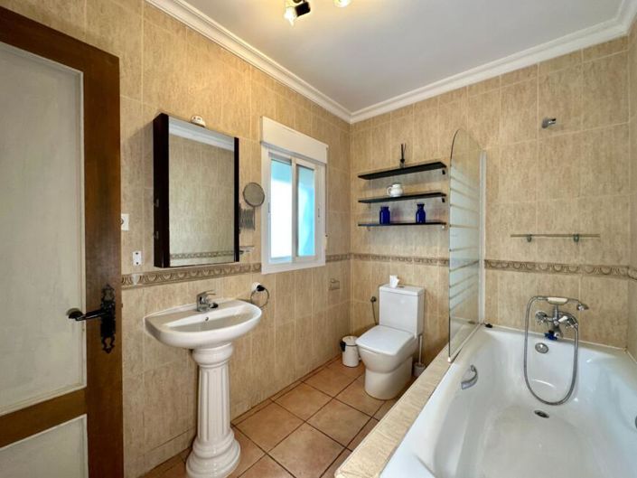 Image No.51-6 Bed Villa for sale