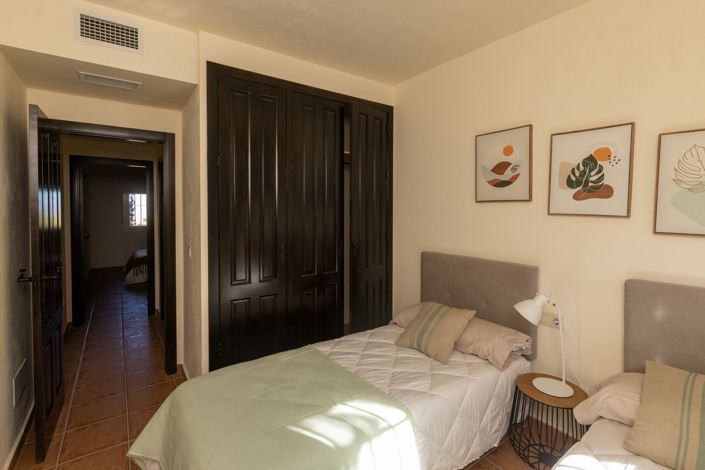 Image No.33-2 Bed Villa for sale