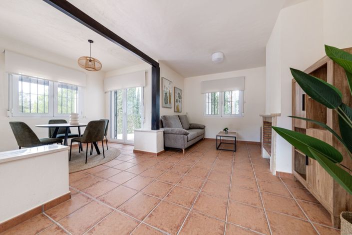 Image No.9-2 Bed Villa for sale