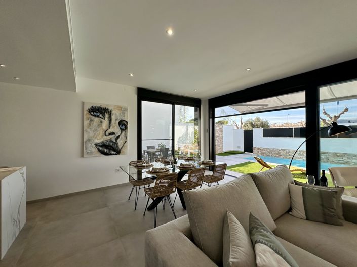 Image No.83-3 Bed Villa for sale