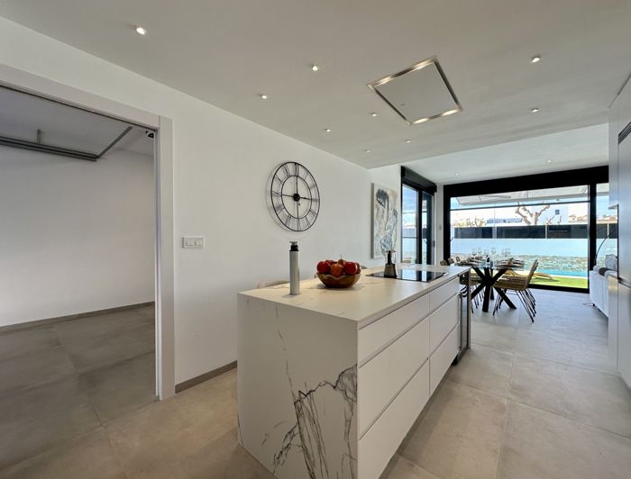 Image No.10-3 Bed Villa for sale