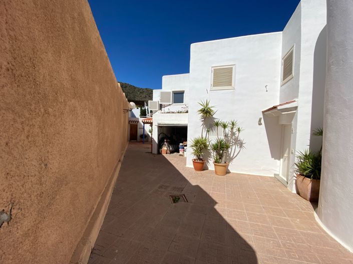 Image No.139-4 Bed Villa for sale