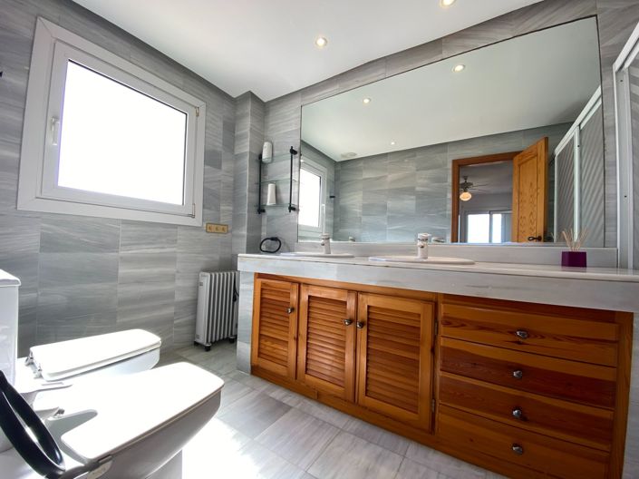 Image No.17-4 Bed Villa for sale