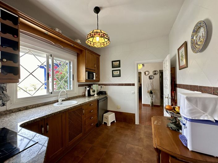 Image No.109-5 Bed Villa for sale