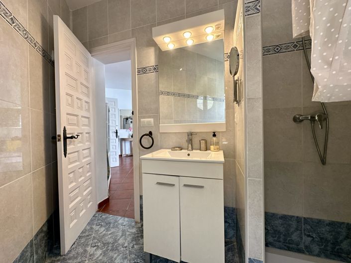 Image No.59-5 Bed Villa for sale