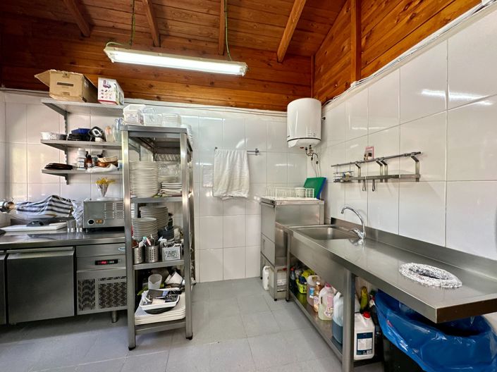 Image No.105-5 Bed Property for sale