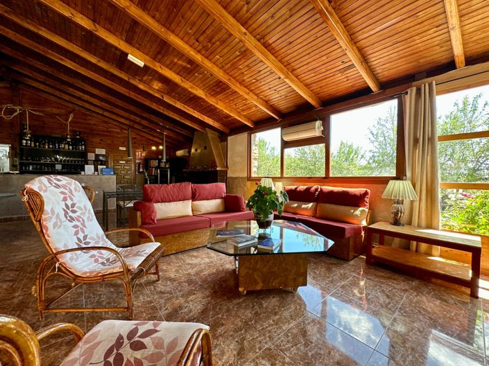 Image No.12-5 Bed Property for sale