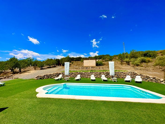 Image No.115-5 Bed Property for sale