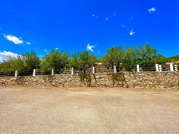 Image No.117-5 Bed Property for sale