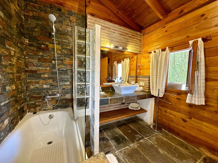 Image No.38-5 Bed Property for sale