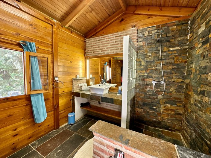 Image No.81-5 Bed Property for sale