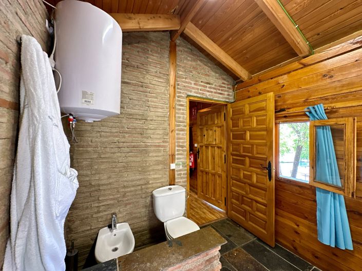 Image No.82-5 Bed Property for sale