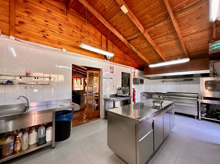 Image No.94-5 Bed Property for sale