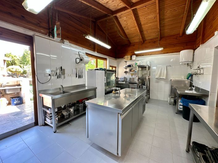 Image No.96-5 Bed Property for sale