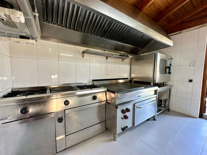 Image No.97-5 Bed Property for sale