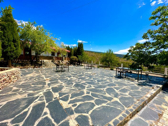 Image No.100-5 Bed Property for sale