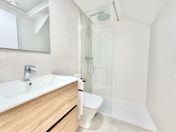 7ground-floor-bath