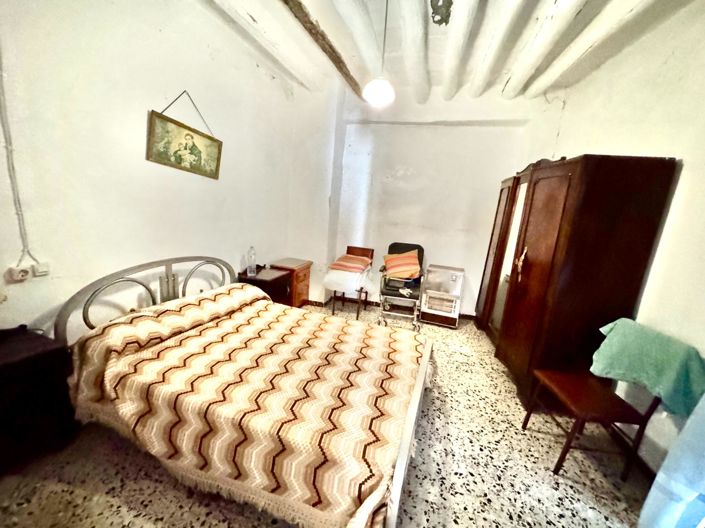 Image No.13-4 Bed House for sale