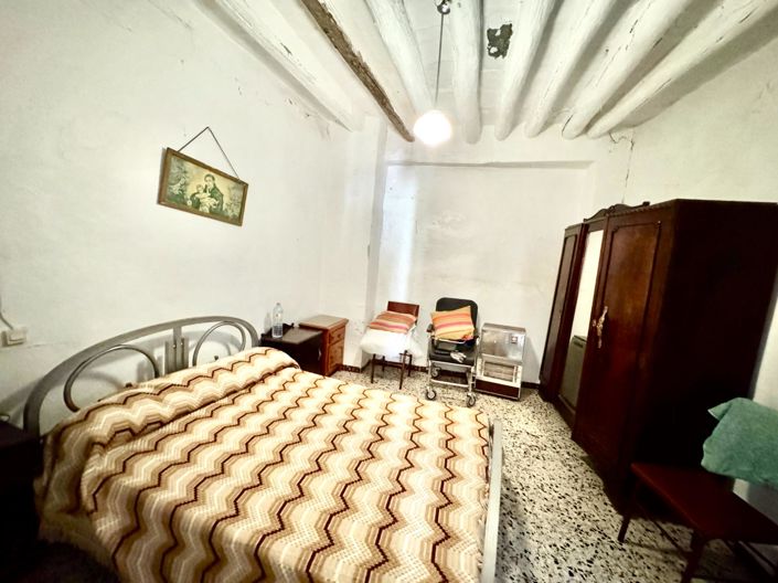 Image No.17-4 Bed House for sale