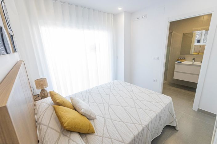 Image No.78-2 Bed Apartment for sale