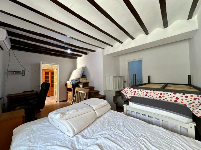 Image No.19-4 Bed Townhouse for sale