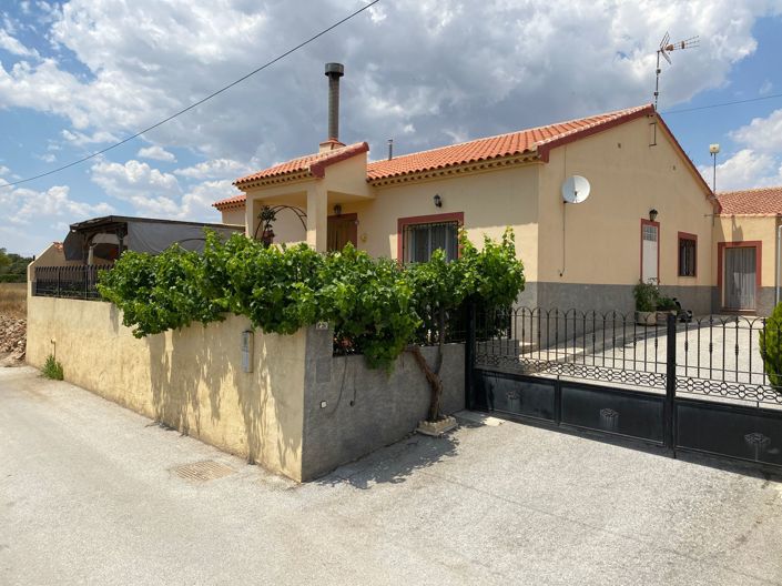 Image No.2-4 Bed Villa for sale