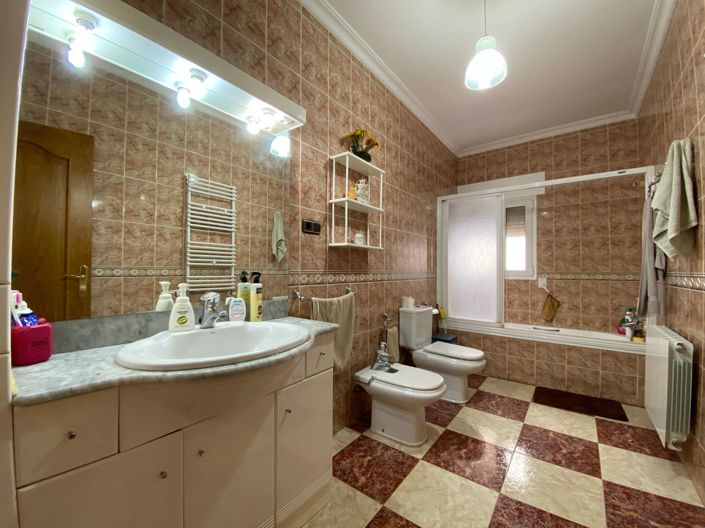 Image No.48-4 Bed Villa for sale