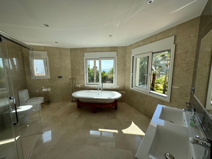 Image No.32-4 Bed Villa for sale