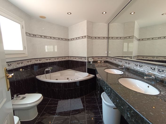 Image No.30-4 Bed Villa for sale