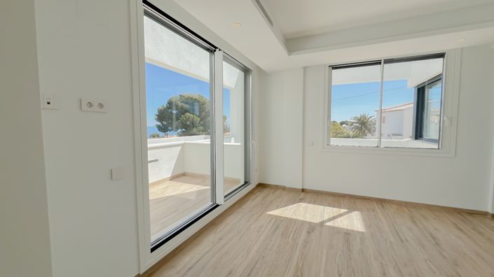 Image No.48-4 Bed Villa for sale