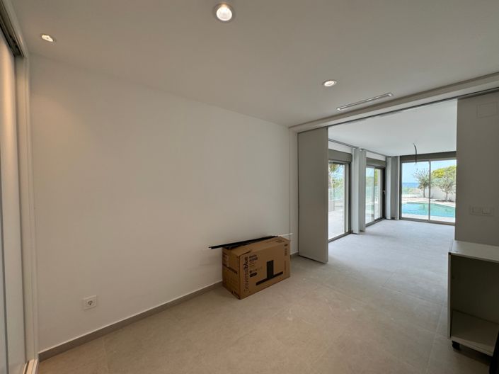 Image No.10-4 Bed Villa for sale