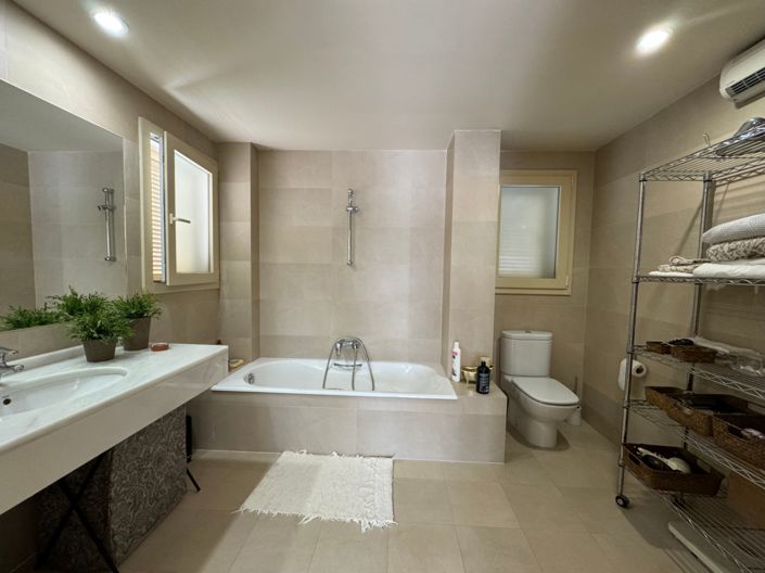 Image No.22-3 Bed Apartment for sale