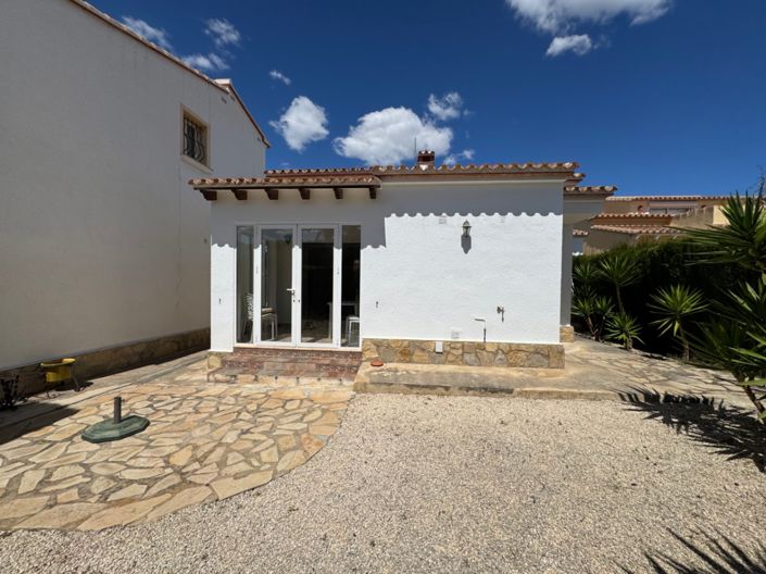 Image No.1-2 Bed Bungalow for sale